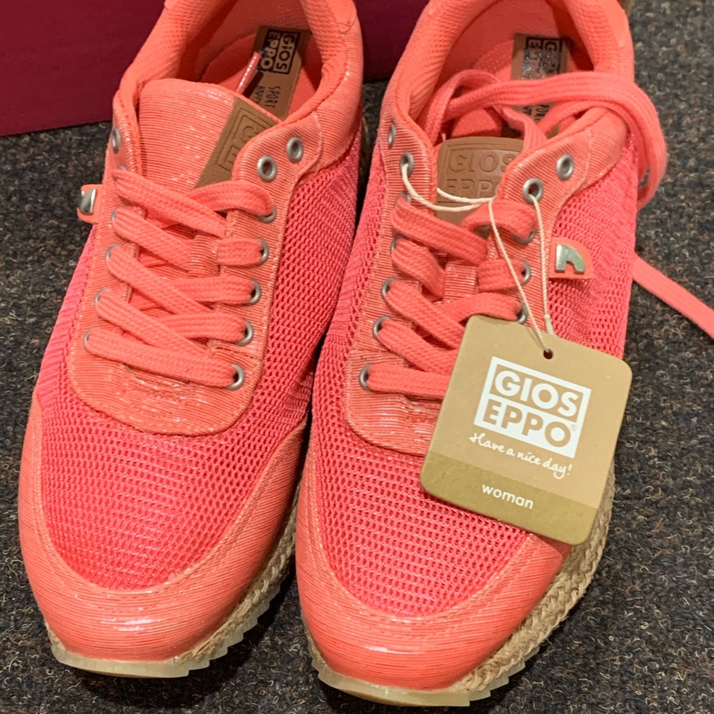 Women’s Gioseppo sneakers